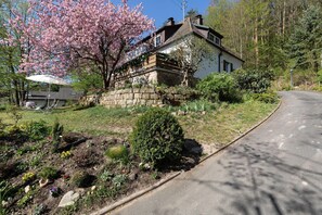 Apartment | Exterior - Ferienwohnung in Oberfranken mit Garten (Weissenbrunn)