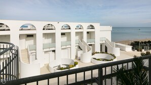 A modern building with multiple balconies and a view of the sea. - Rivazzurra Homes - 56 (Termoli)