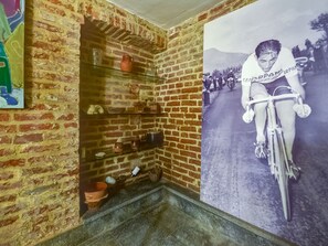 Shower, towels - Cheerful Apartment in Migliandolo di Portacomaro With Garden (Portacomaro)