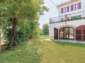 Exterior - Captivating Holiday Home in Incisa Scapaccino With Pool (Incisa Scapaccino)