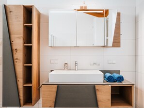 Villa | Bathroom | Towels - Luxurious Villa in Patergassen With Terrace (Reichenau)