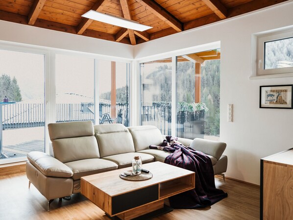 Villa | Living room | DVD player, MP3 dock - Luxurious Villa in Patergassen With Terrace (Reichenau)