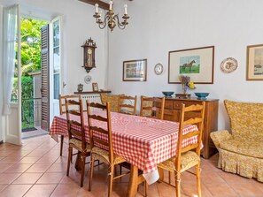 House | Dining - Belvilla by OYO Belle Epoque (Meina)