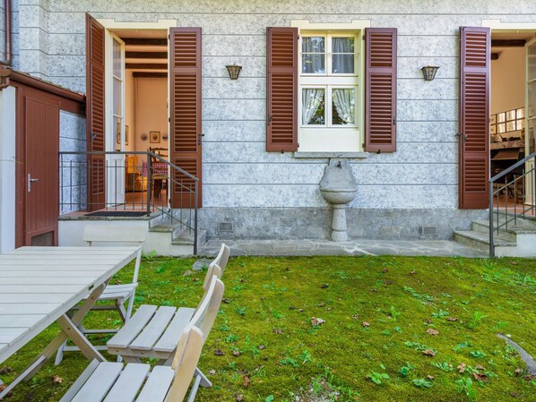 House | Outdoor dining - Belvilla by OYO Belle Epoque (Meina)