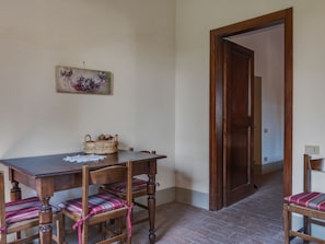 Dining - Scenic Apartment in Rapolano Terme With Swimming Pool (Rapolano Terme)