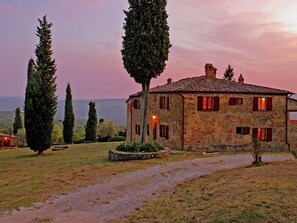 Exterior - Majestic Farmhouse in Lucignano With Swimming Pool (Lucignano)