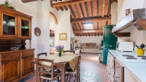 Dining - Rustic Apartment With Pool and air Conditioning (San Miniato)