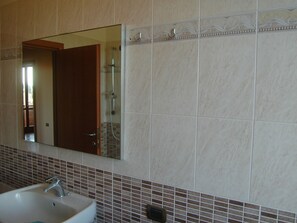 Bathroom - Secluded Holiday Home in Casciana Terme Lari With Pool (Casciana Terme Lari)