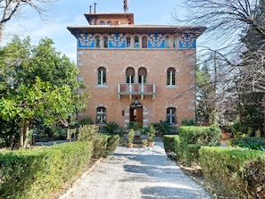 Exterior - Belvilla by OYO Plush Holiday Home in Macerata (Montecassiano)