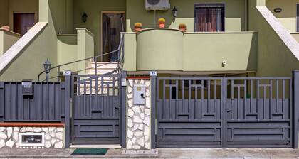 Pleasant Holiday Home in Mondragone With Garden