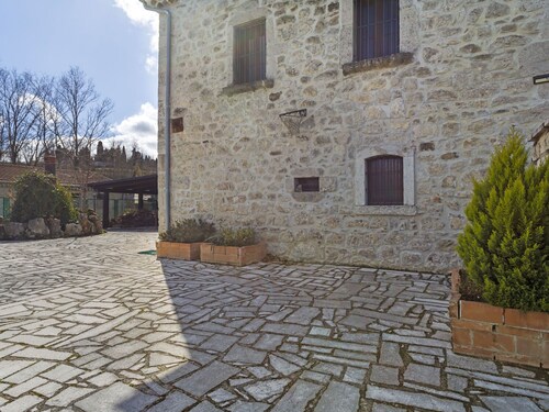 Secluded Holiday Home in Sepino With Balcony