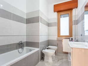 Bathtub