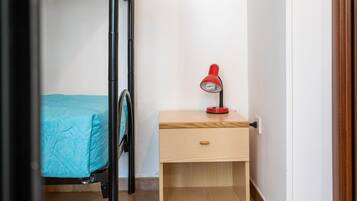 1 bedroom, bed sheets