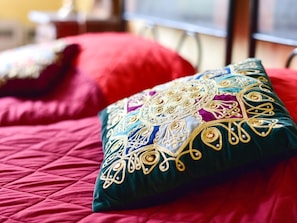 Individually furnished, bed sheets - Appealing Home in Migliandolo di Portacomaro With Courtyard (Portacomaro)