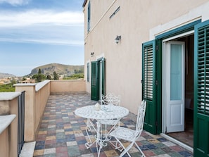 House | Balcony