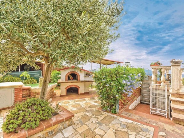 Villa | Balcony