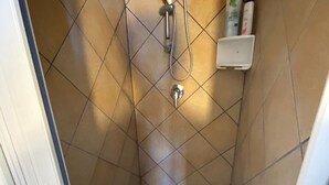 Shower, towels