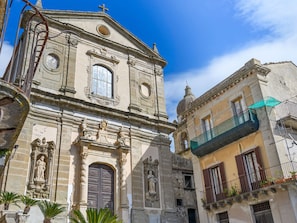 Exterior - Cosy Holiday Home in Castiglione di Sicilia With Balcony (Castiglione di Sicilia)