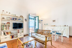 Living room - Holiday Home in Santa Tecla Near Etna Beach (Acireale)