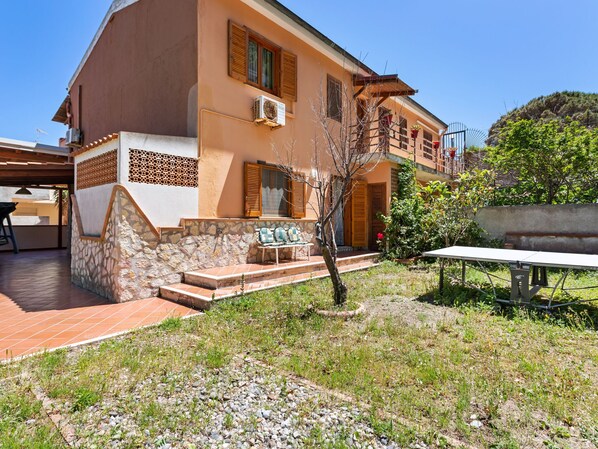 Exterior - Lovely Villa in Messina near Sea Beach (Messina)
