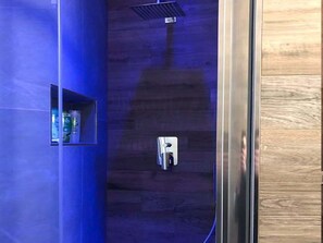 Villa | Bathroom | Shower, jetted tub, hair dryer, towels