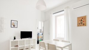 Luokittelematon kuva, 5 kautta 28, painike