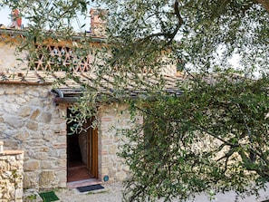 Exterior - Secluded Holiday Home in Bibbiano With Courtyard (Colle di Val d'Elsa)