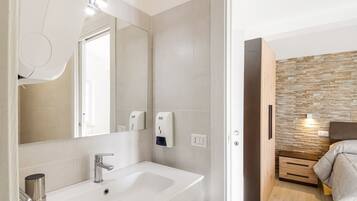 House | Bathroom | Shower, towels