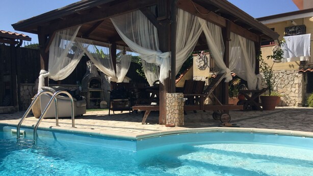 Outdoor pool - Lavish Holiday Home in Napoli With Swimming Pool (Giugliano in Campania)