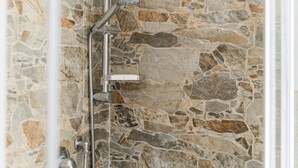 Căn hộ | Phòng tắm | Buồng tắm vòi sen, khăn tắm 
