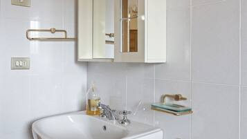 Villa | Bagno | Vasca, asciugamani