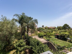 Exterior - Pretty Apartment in Santa Venerina With Garden (Santa Venerina)
