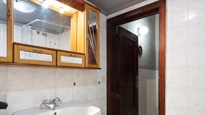 House | Bathroom - Comfortable Holiday Home in Aci Trezza Near the Sea (Aci Castello)