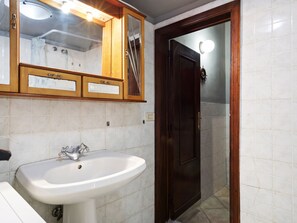 Ferienhaus | Badezimmer | Dusche, Haartrockner