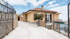 Reception - Scenic Holiday Home in Cipressa near Town Center (Cipressa)