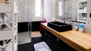 Bathroom - Scenic Holiday Home in Cipressa near Town Center (Cipressa)