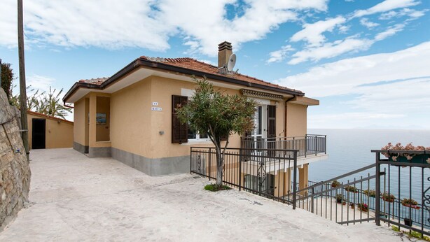 Exterior - Scenic Holiday Home in Cipressa near Town Center (Cipressa)