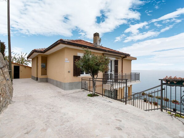 House | Exterior