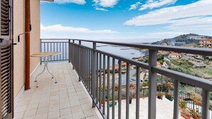 Balcony - Scenic Holiday Home in Cipressa near Town Center (Cipressa)