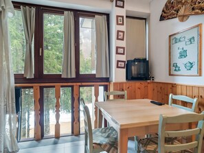 Dining - Tranquil Holiday Home in Abetone near Lago Nero (Abetone Cutigliano)