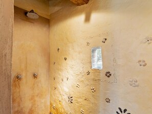Bathroom - Tuscan Villa in Castiglion Fiorentino w/ Pool (Castiglion Fiorentino)
