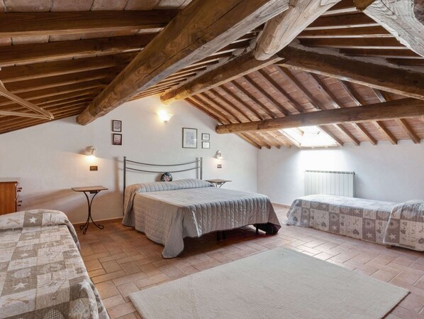 House | 2 bedrooms, bed sheets - Holiday Home in Volterra With Pool & Views (Volterra)