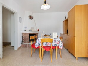 Dining - Graceful Holiday Home in Corato Near Forest (Corato)