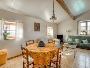Dining - Blissful Holiday Home in Montpezat-de-quercy With Pool (Montpezat-de-Quercy)