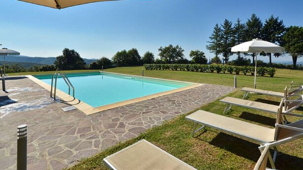 Outdoor pool - Cosy Holiday Home in Gaiole in Chianti With Swimming Pool (Gaiole in Chianti)