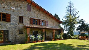 Exterior - Cosy Holiday Home in Gaiole in Chianti With Swimming Pool (Gaiole in Chianti)