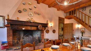 Dining - Cosy Holiday Home in Gaiole in Chianti With Swimming Pool (Gaiole in Chianti)