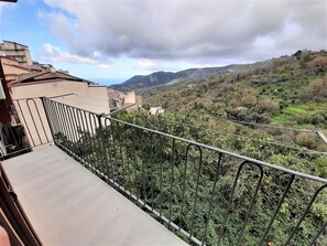 Balcony - Simplistic Holiday Home in Ficarra With Balcony (Ficarra)