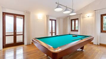Villa | Game room