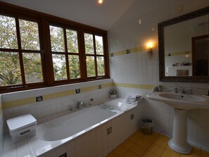 Rumah | Kamar mandi | Shower dan handuk